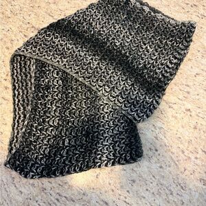 Elegant Black and Gray Knit Scarf